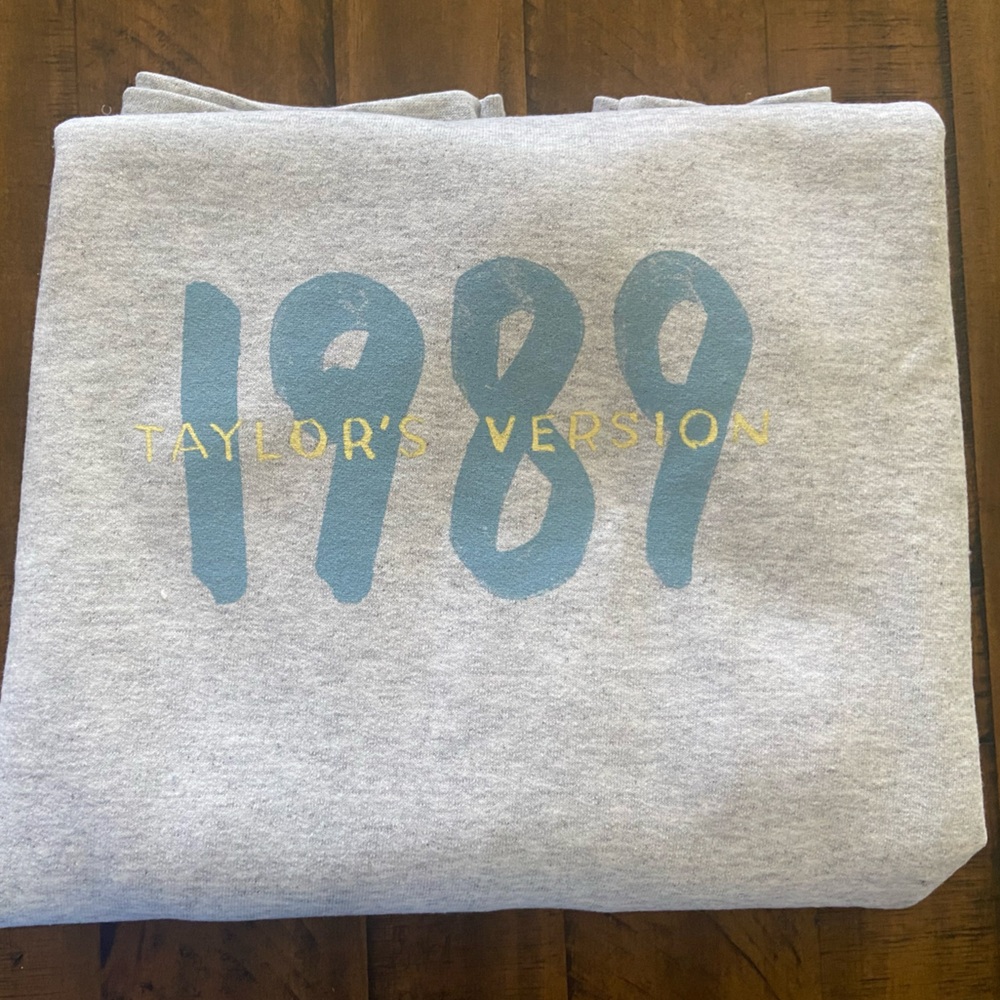 Spotify Fans First Heather Gray 1989 (Taylor's Version) Crewneck- Large